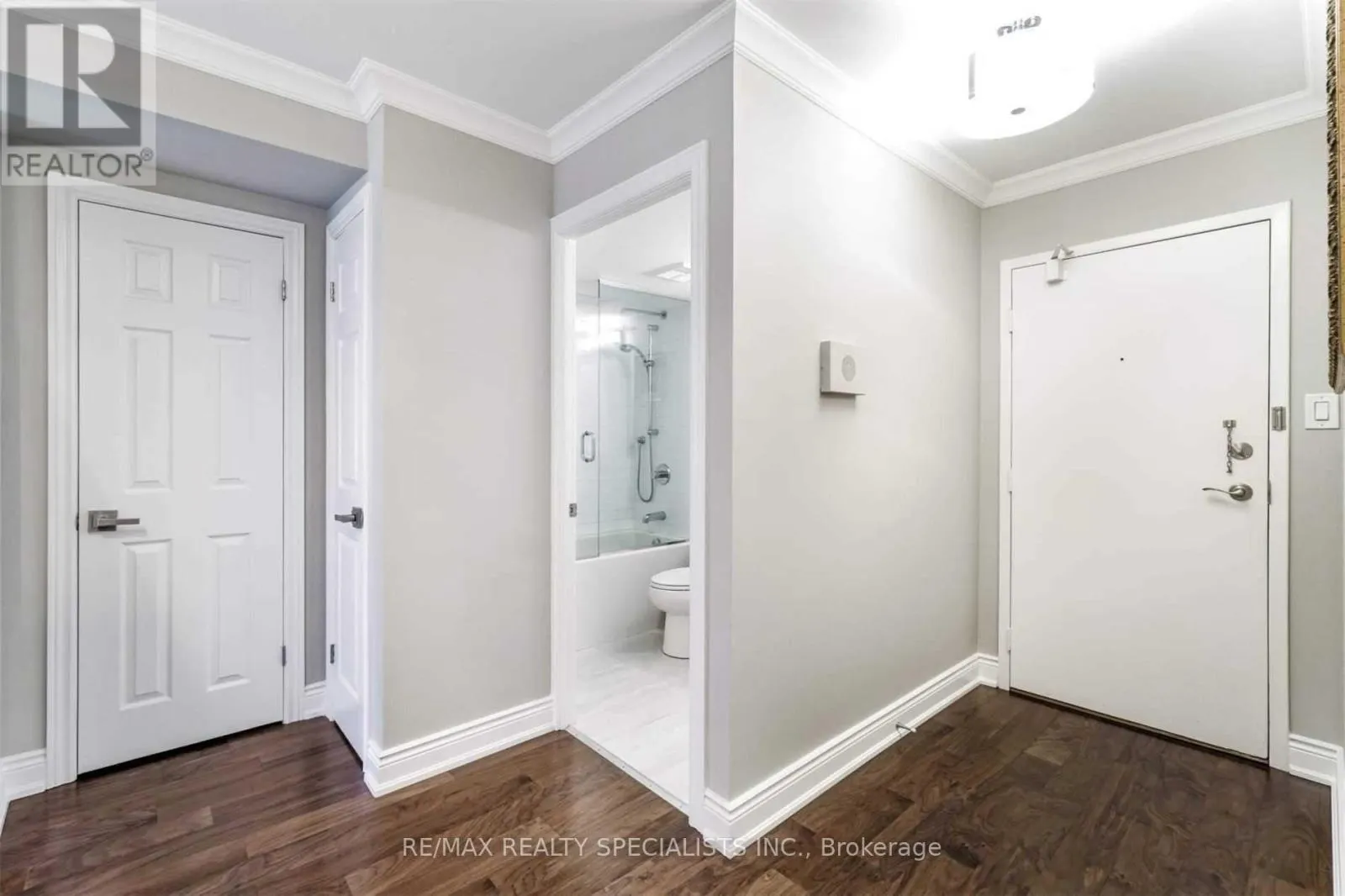 203 - 50 ELM DRIVE E