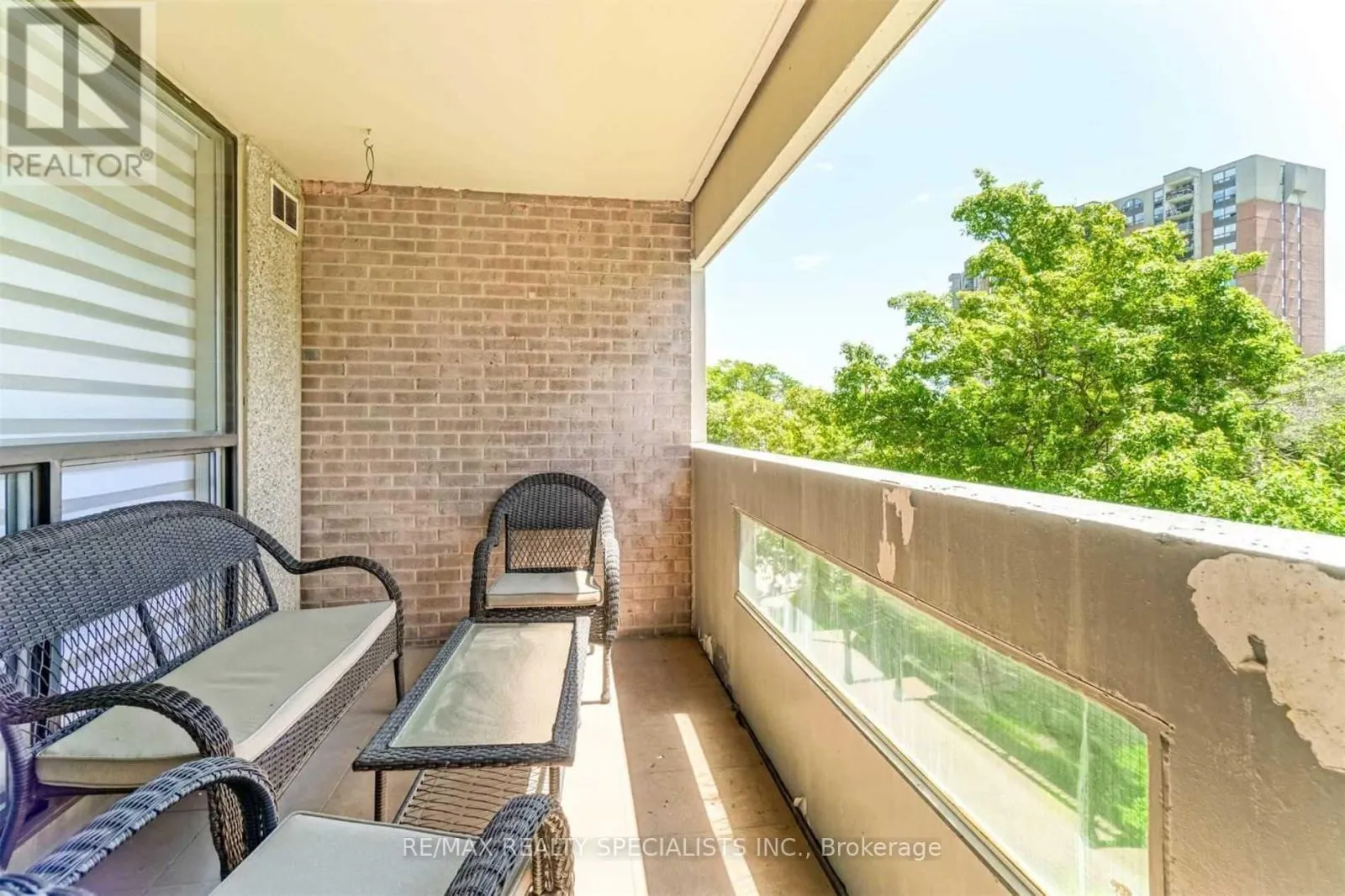 203 - 50 ELM DRIVE E