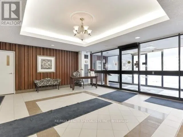 203 - 50 ELM DRIVE E