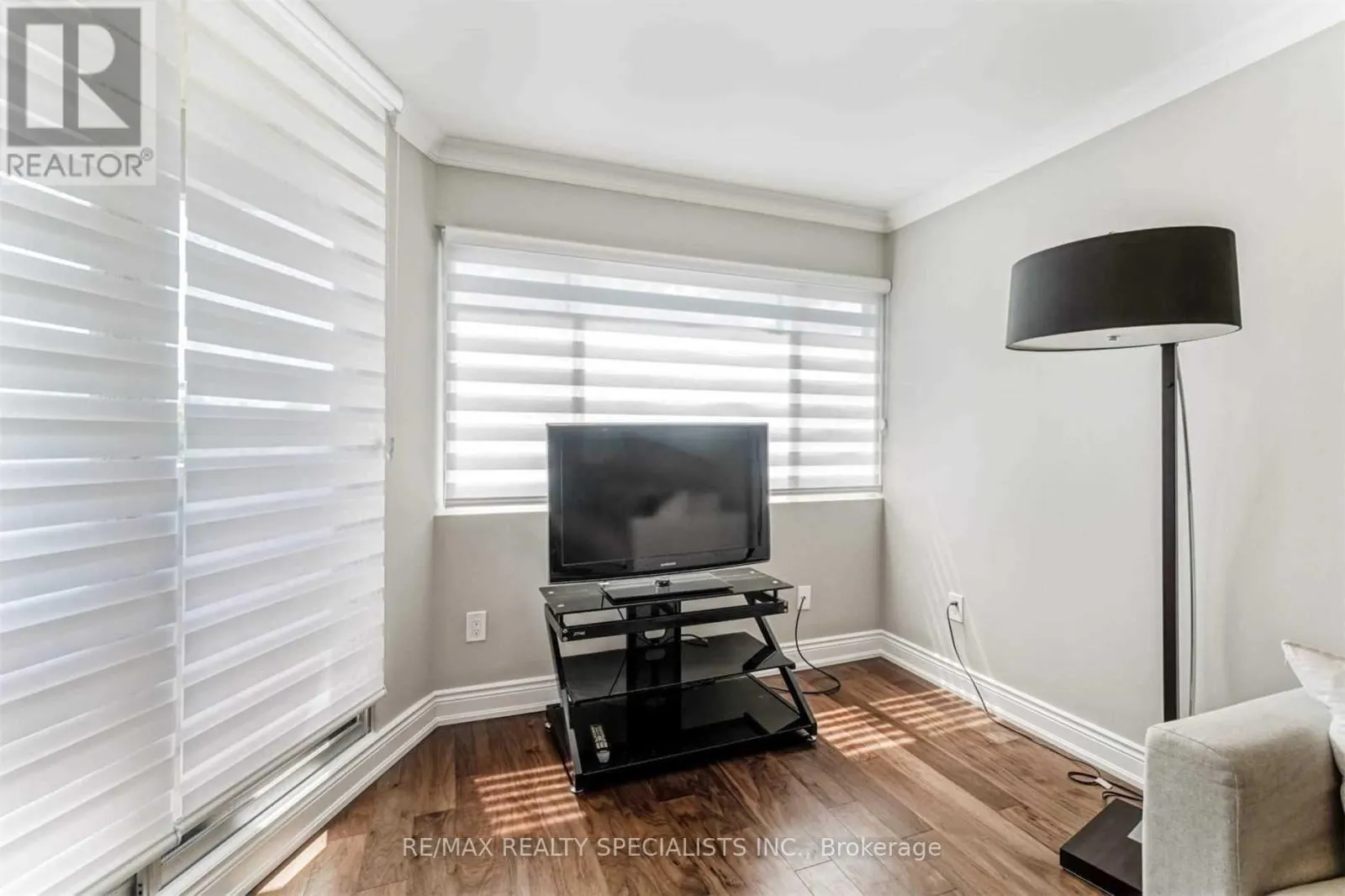 203 - 50 ELM DRIVE E
