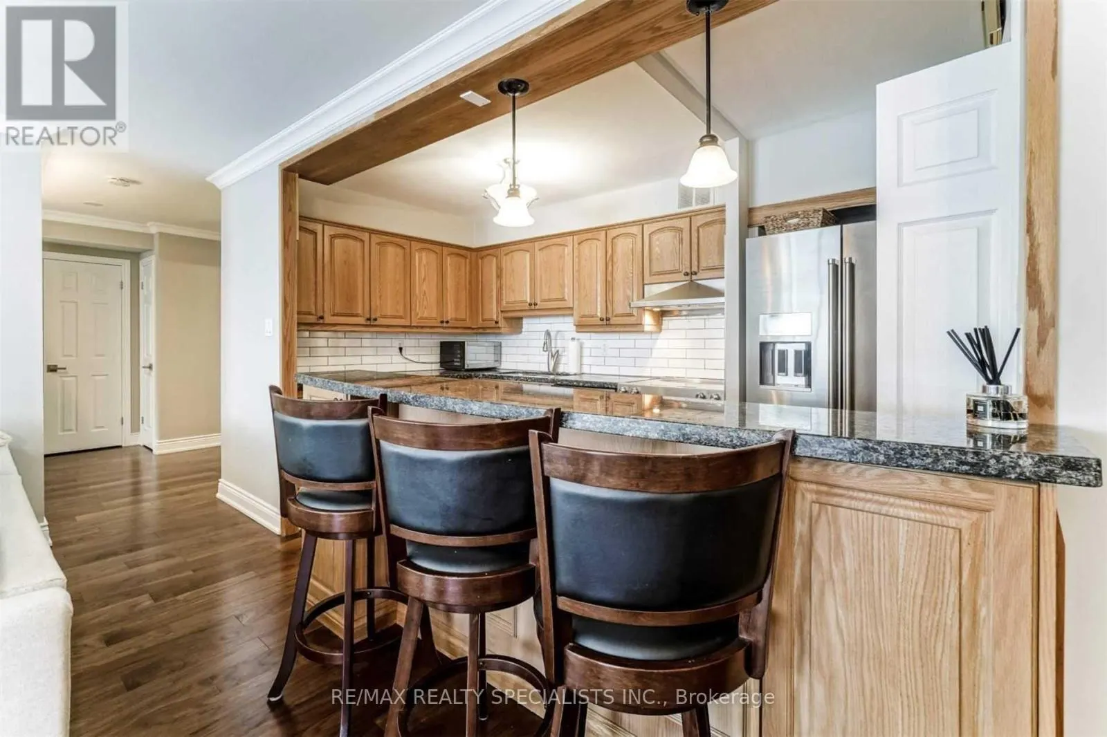 203 - 50 ELM DRIVE E