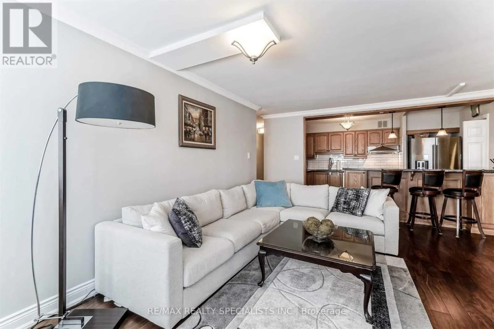203 - 50 ELM DRIVE E