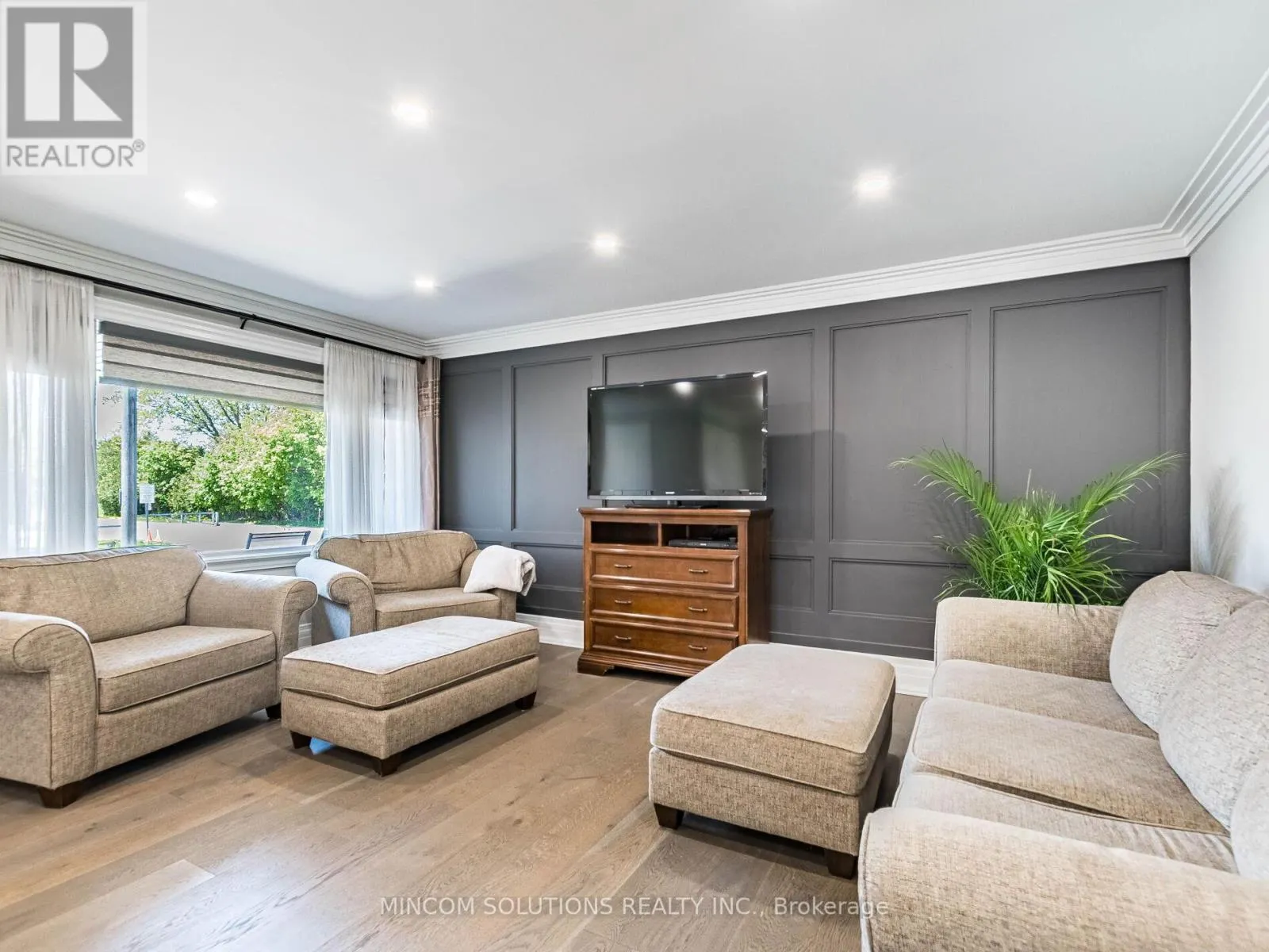 37 SUBURBAN DRIVE