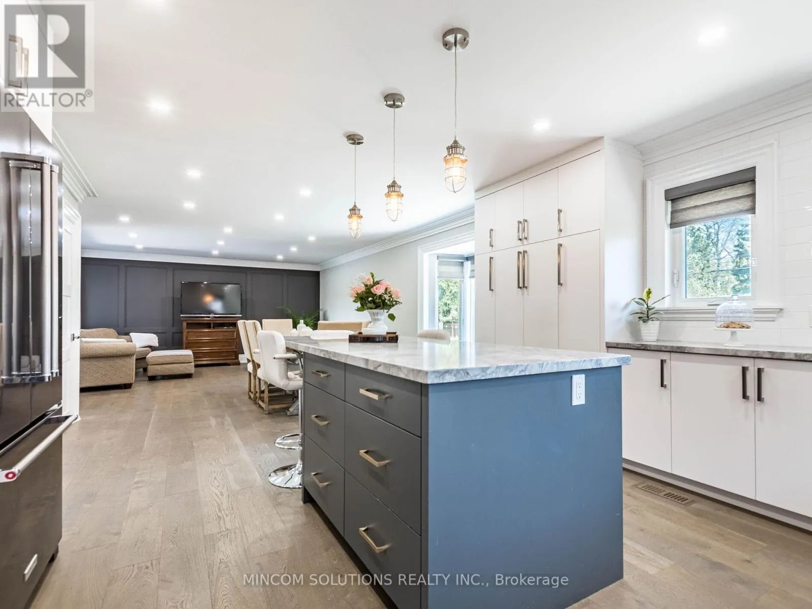 37 SUBURBAN DRIVE