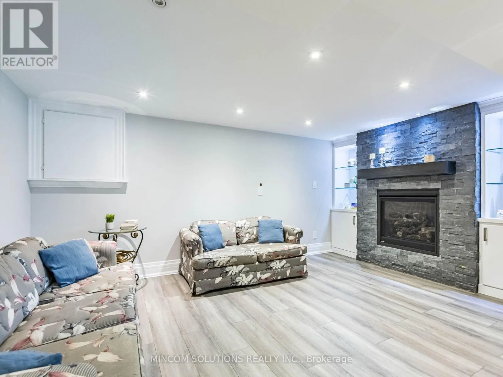 37 SUBURBAN DRIVE