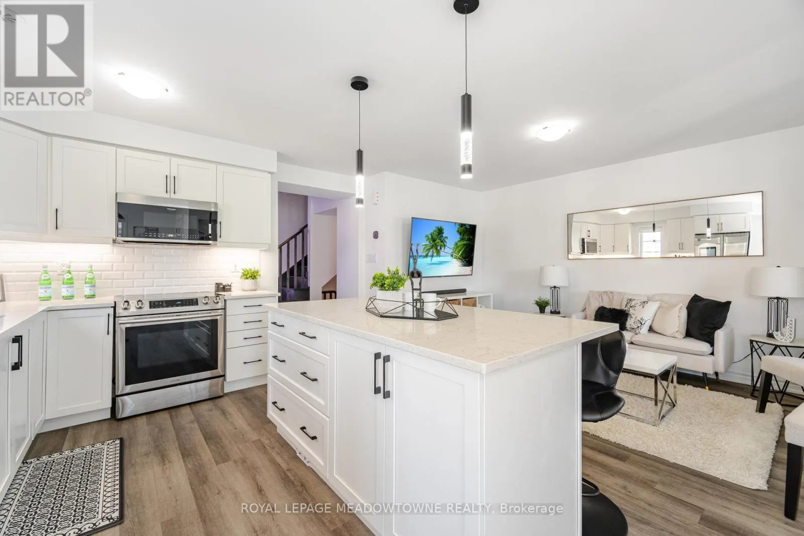 898 CACTUS POINT