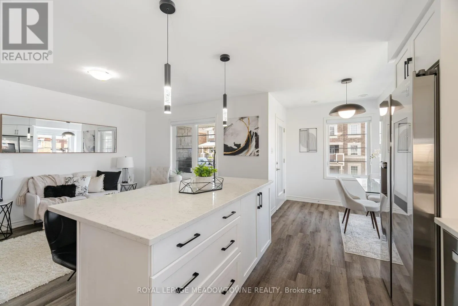 898 CACTUS POINT