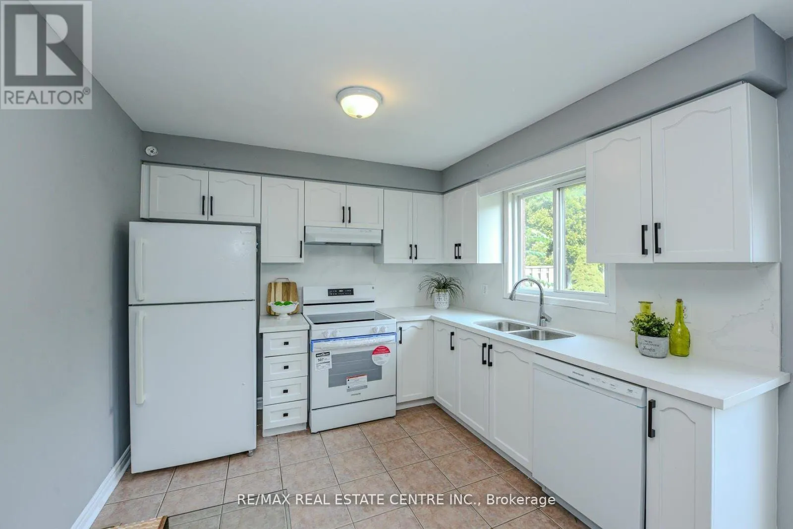 2155 PEACHTREE LANE