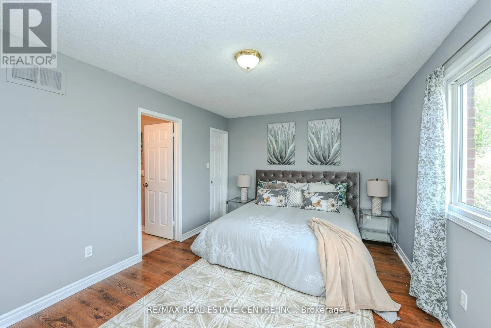 2155 PEACHTREE LANE