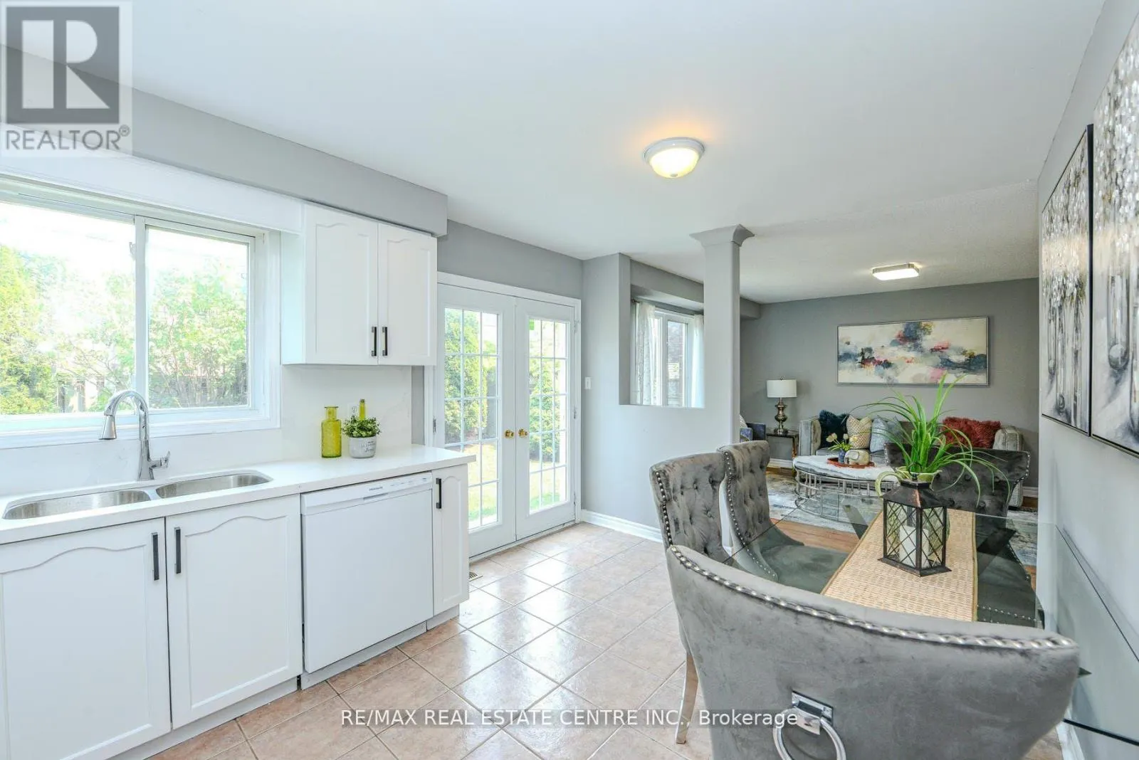 2155 PEACHTREE LANE