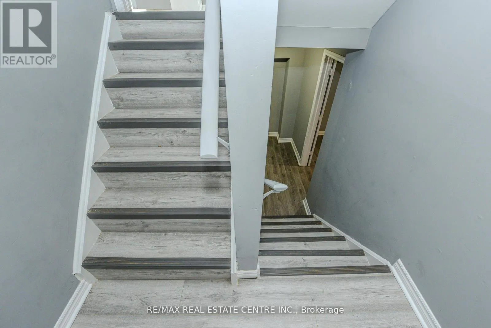 2155 PEACHTREE LANE