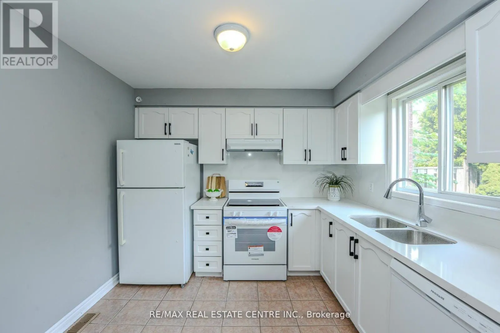 2155 PEACHTREE LANE