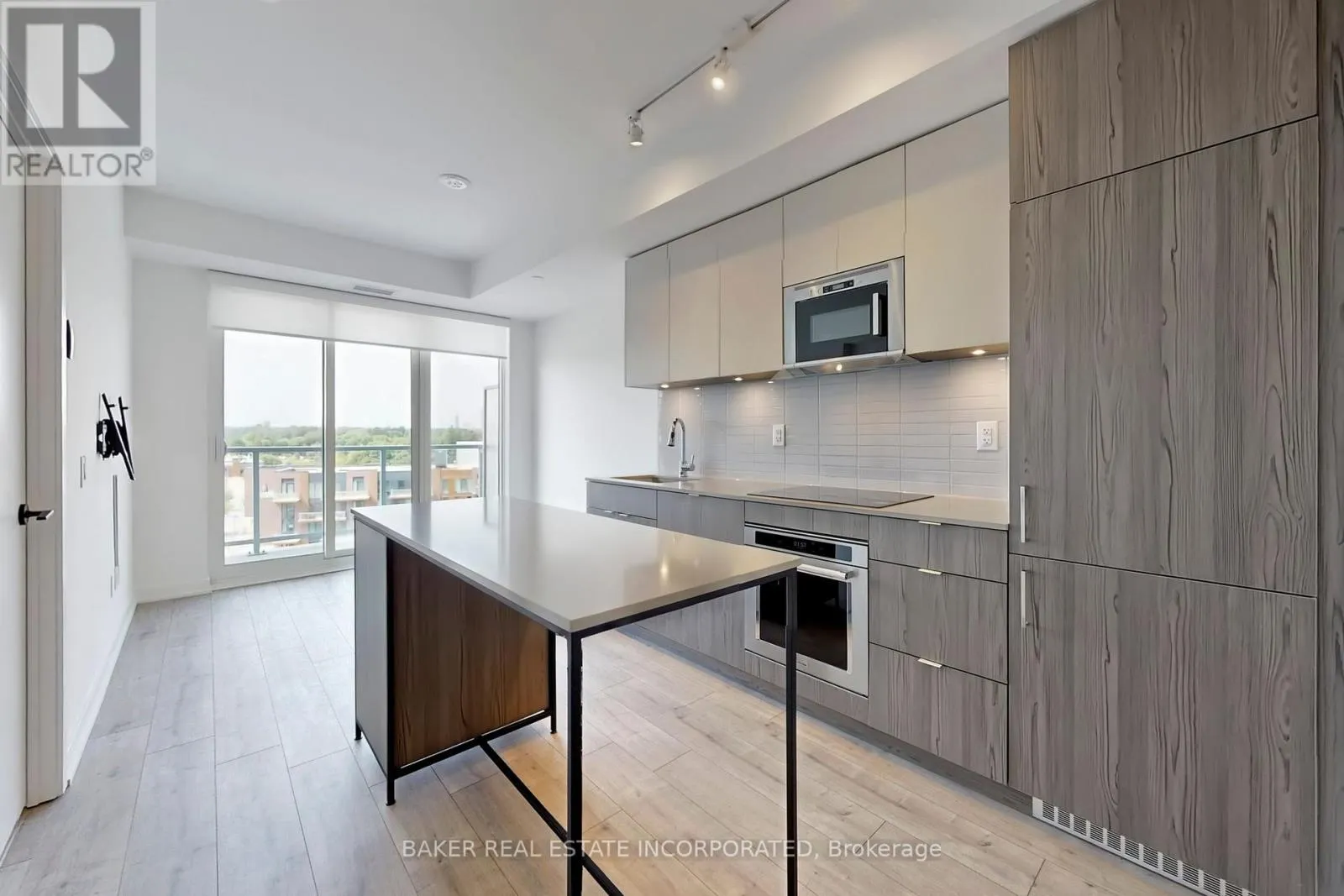 815 - 220 MISSINNIHE WAY