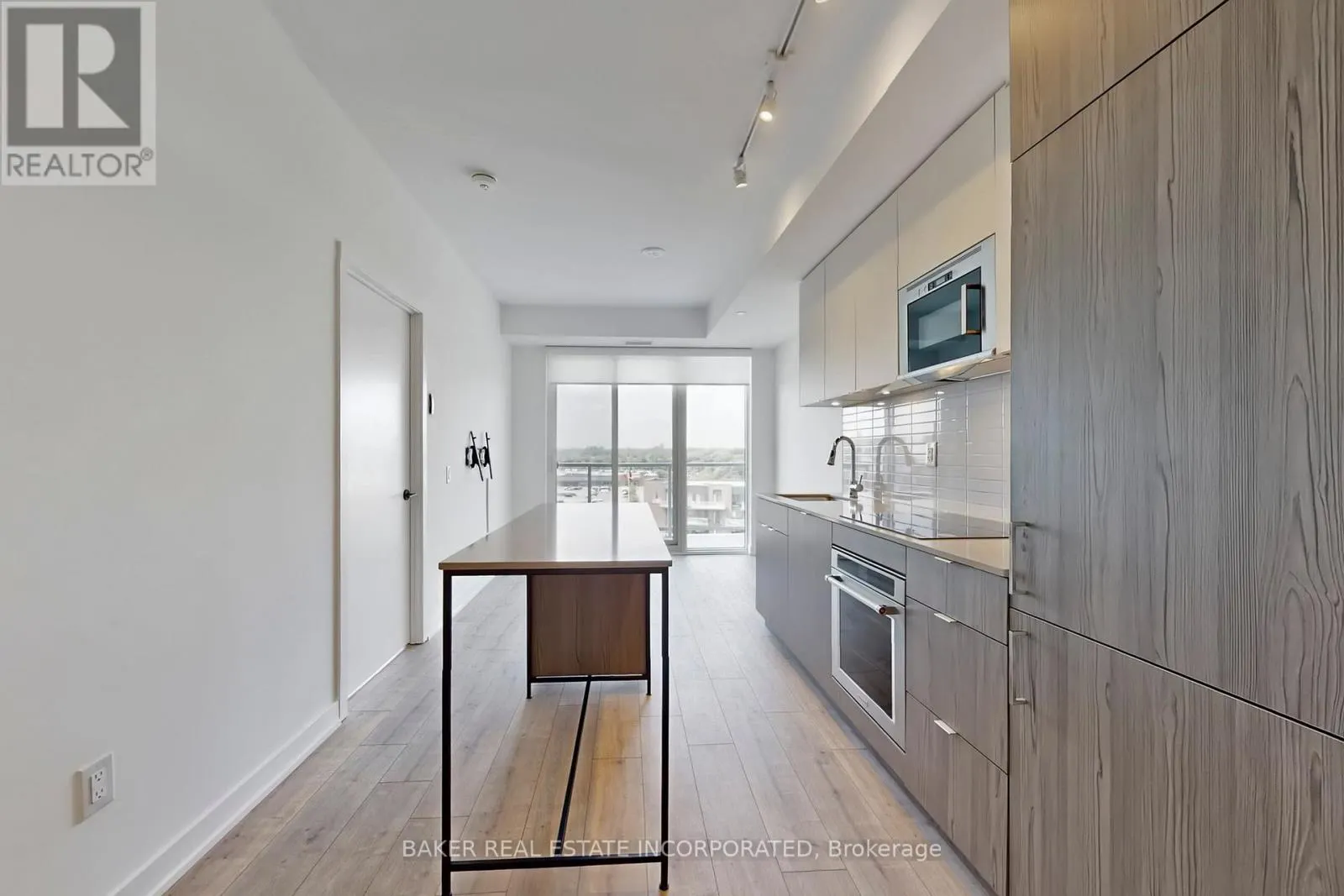 815 - 220 MISSINNIHE WAY