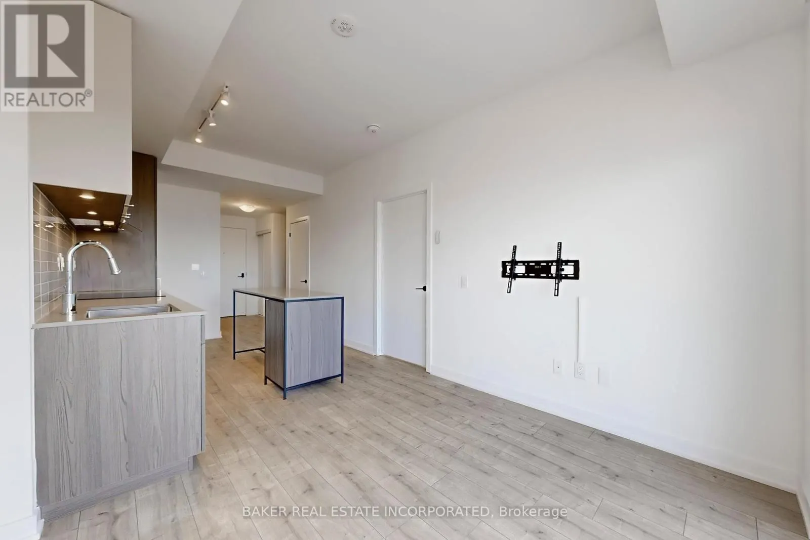 815 - 220 MISSINNIHE WAY