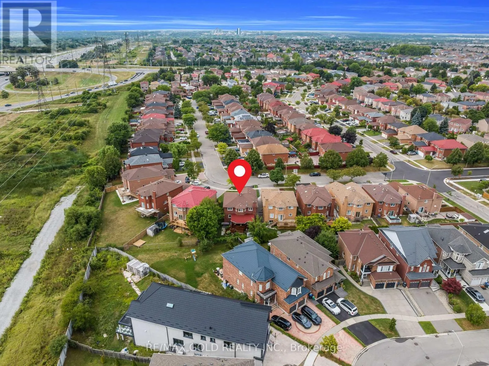 552 FARWELL CRESCENT