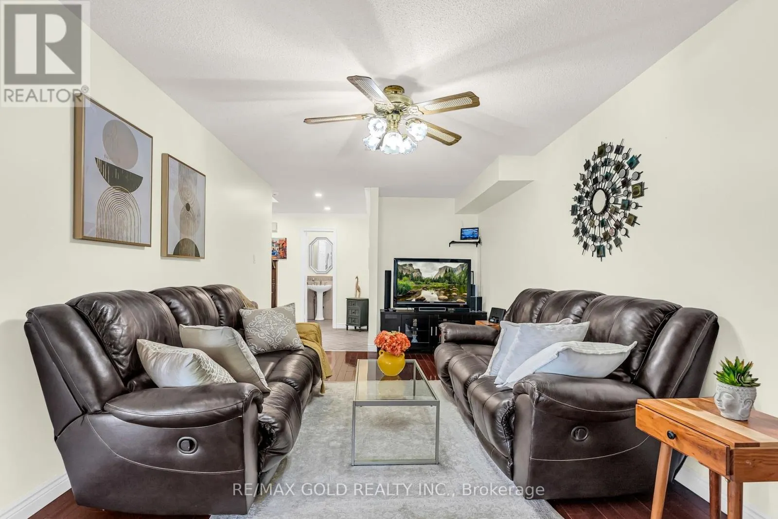 552 FARWELL CRESCENT
