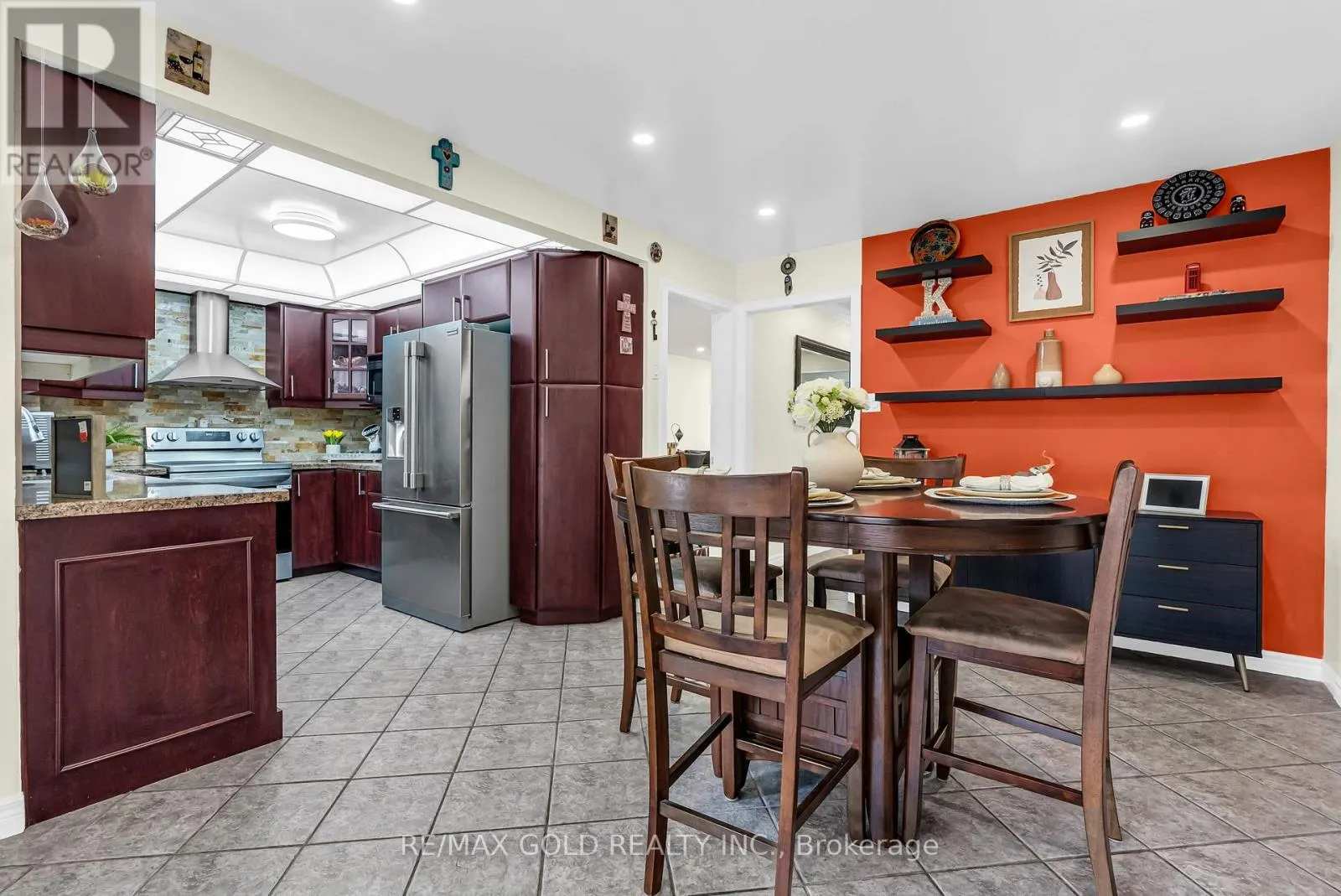 552 FARWELL CRESCENT