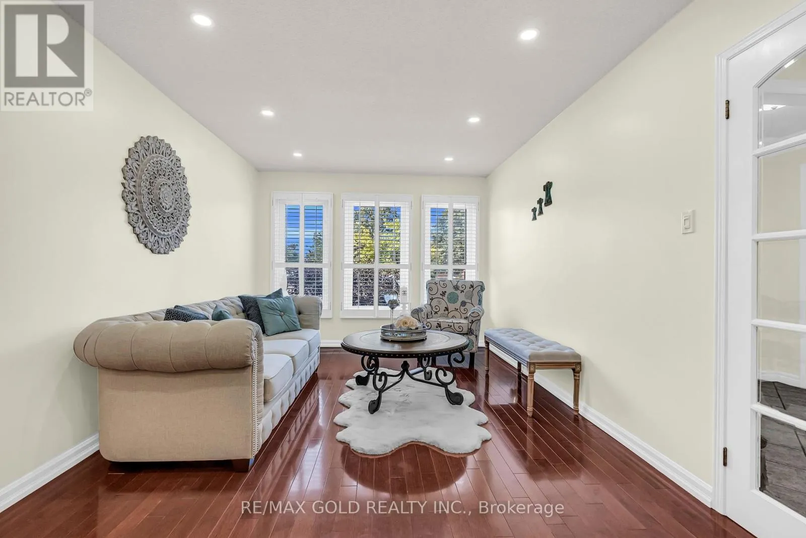 552 FARWELL CRESCENT