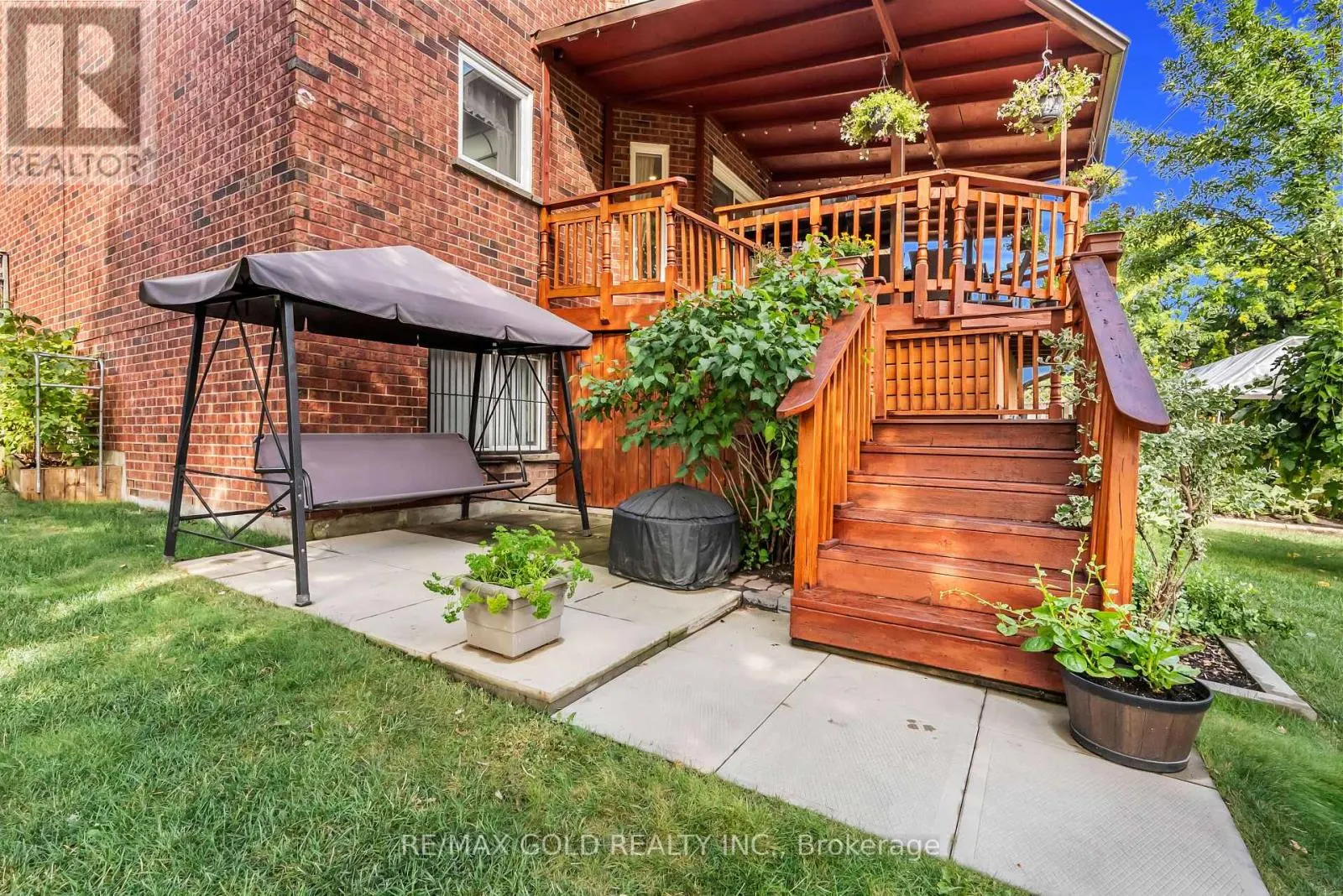 552 FARWELL CRESCENT