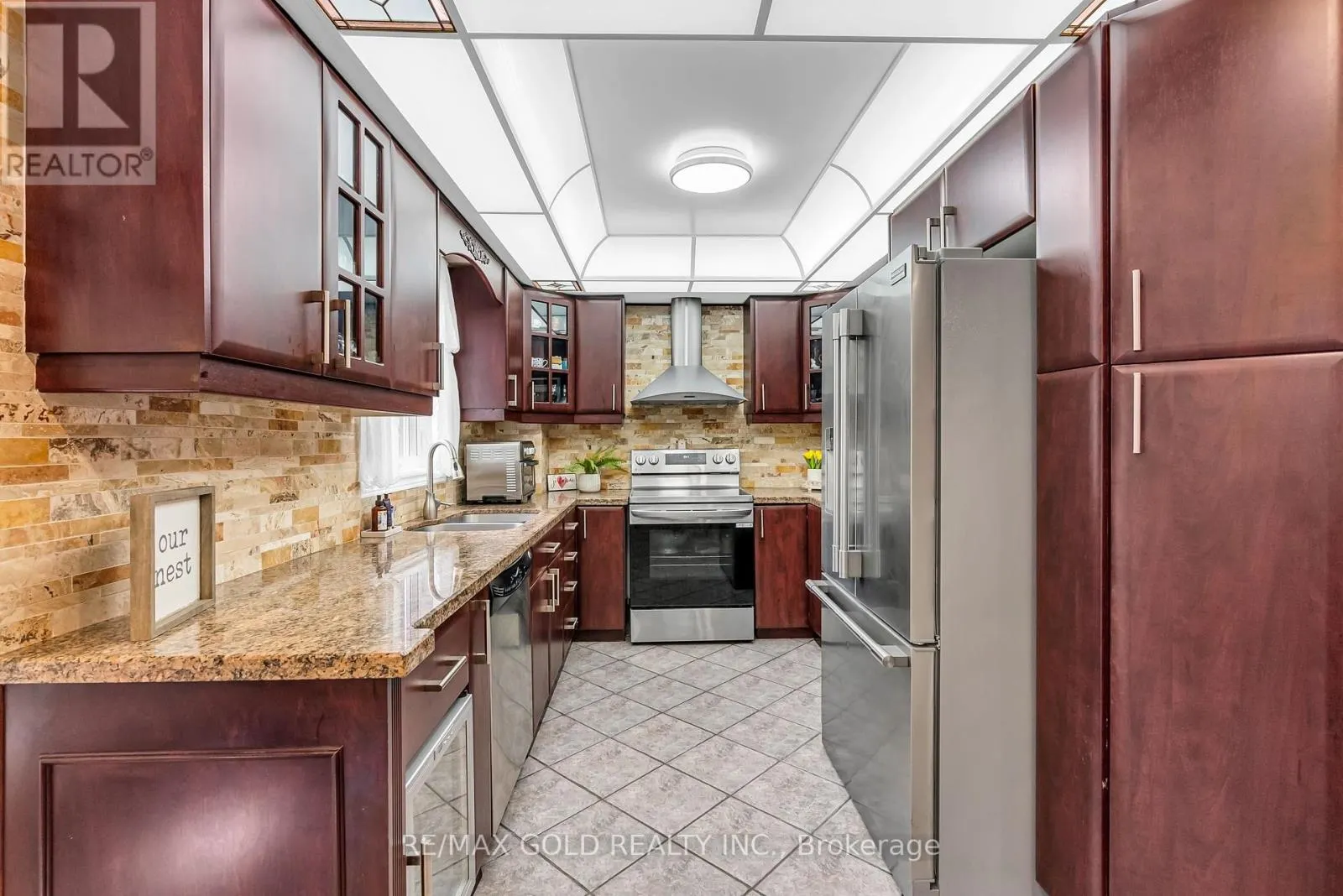 552 FARWELL CRESCENT