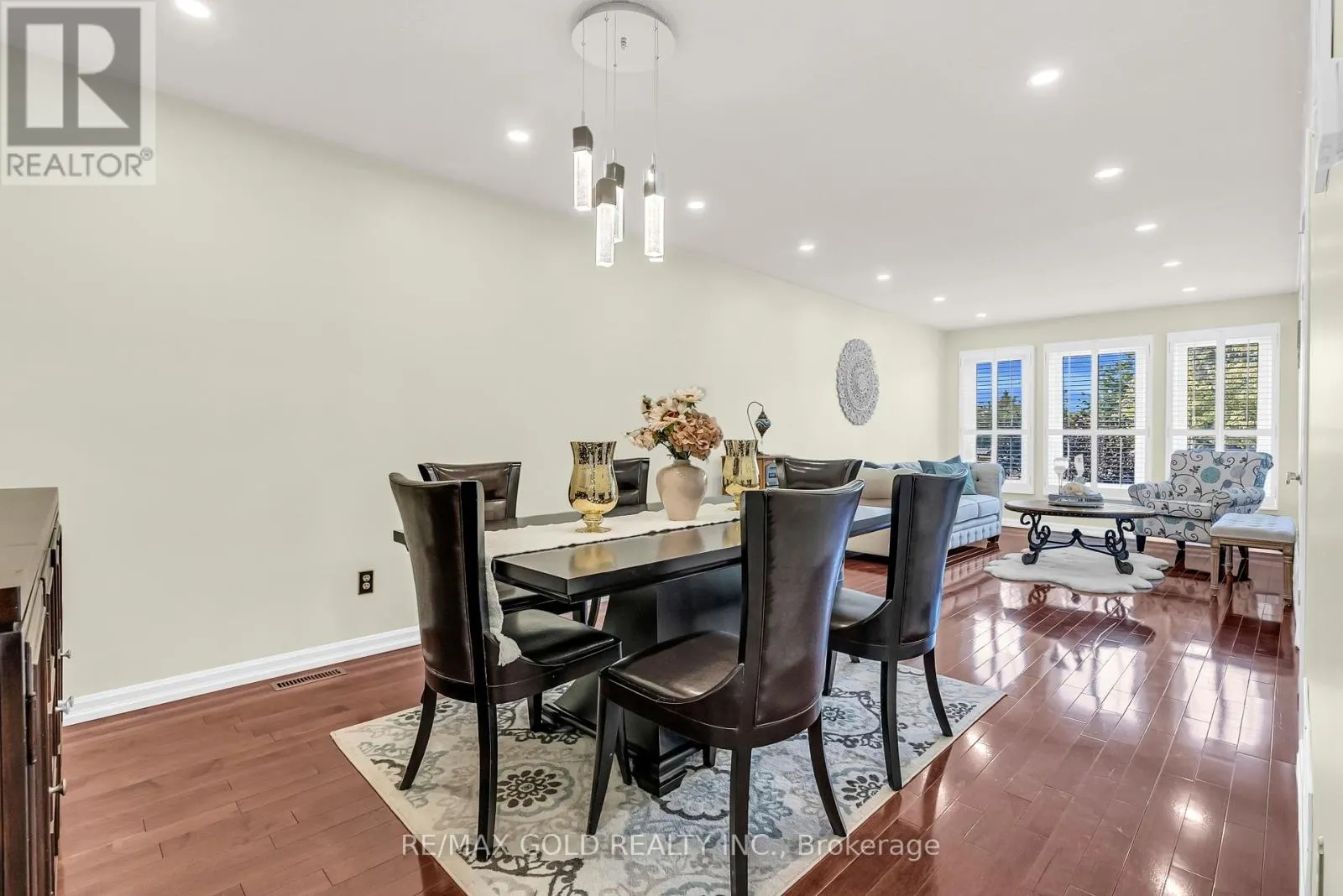 552 FARWELL CRESCENT