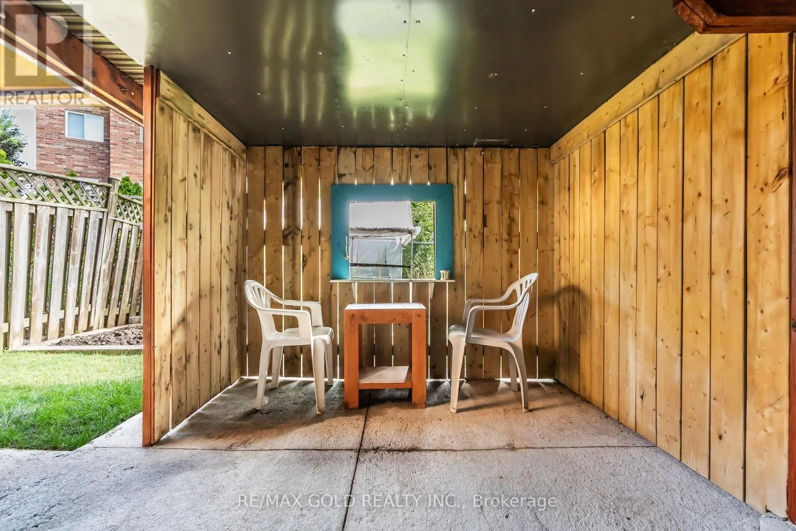 552 FARWELL CRESCENT