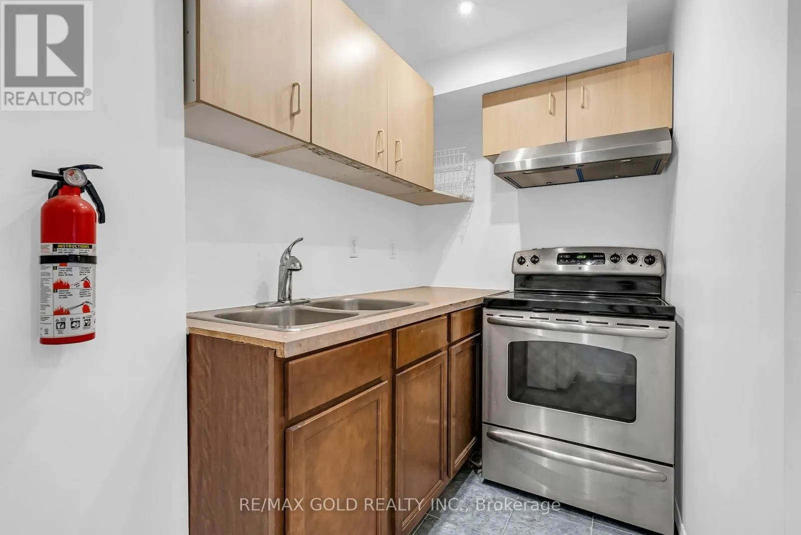 552 FARWELL CRESCENT