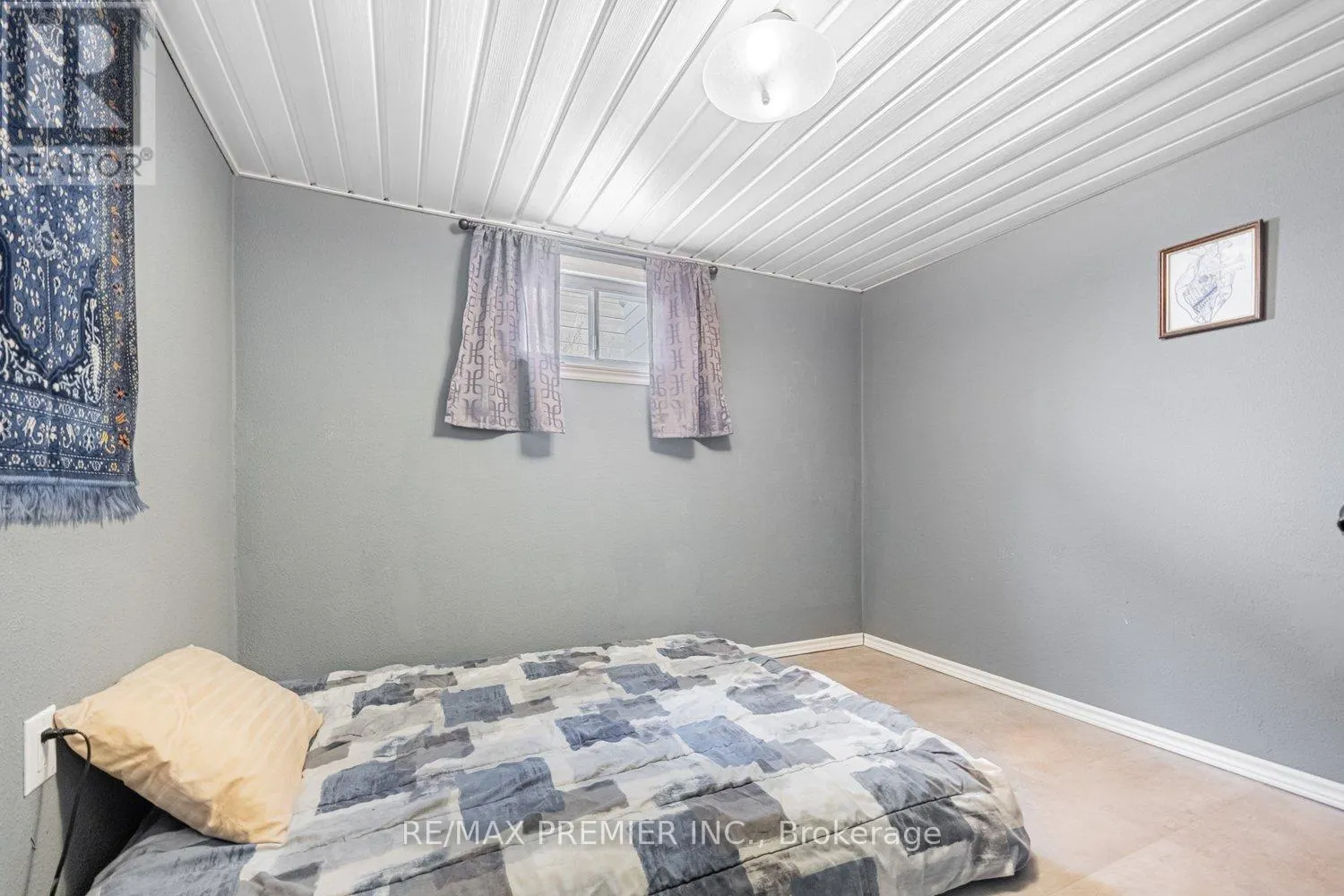32 GENTHORN AVENUE