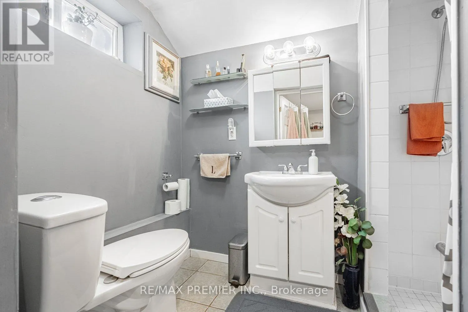 32 GENTHORN AVENUE