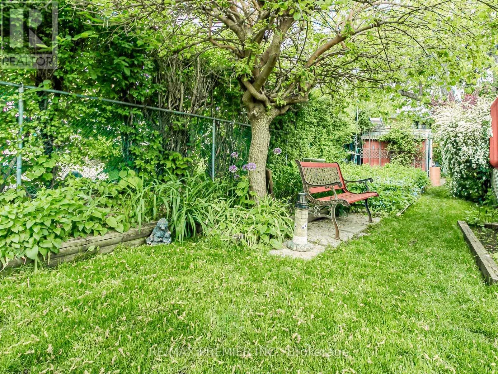 32 GENTHORN AVENUE