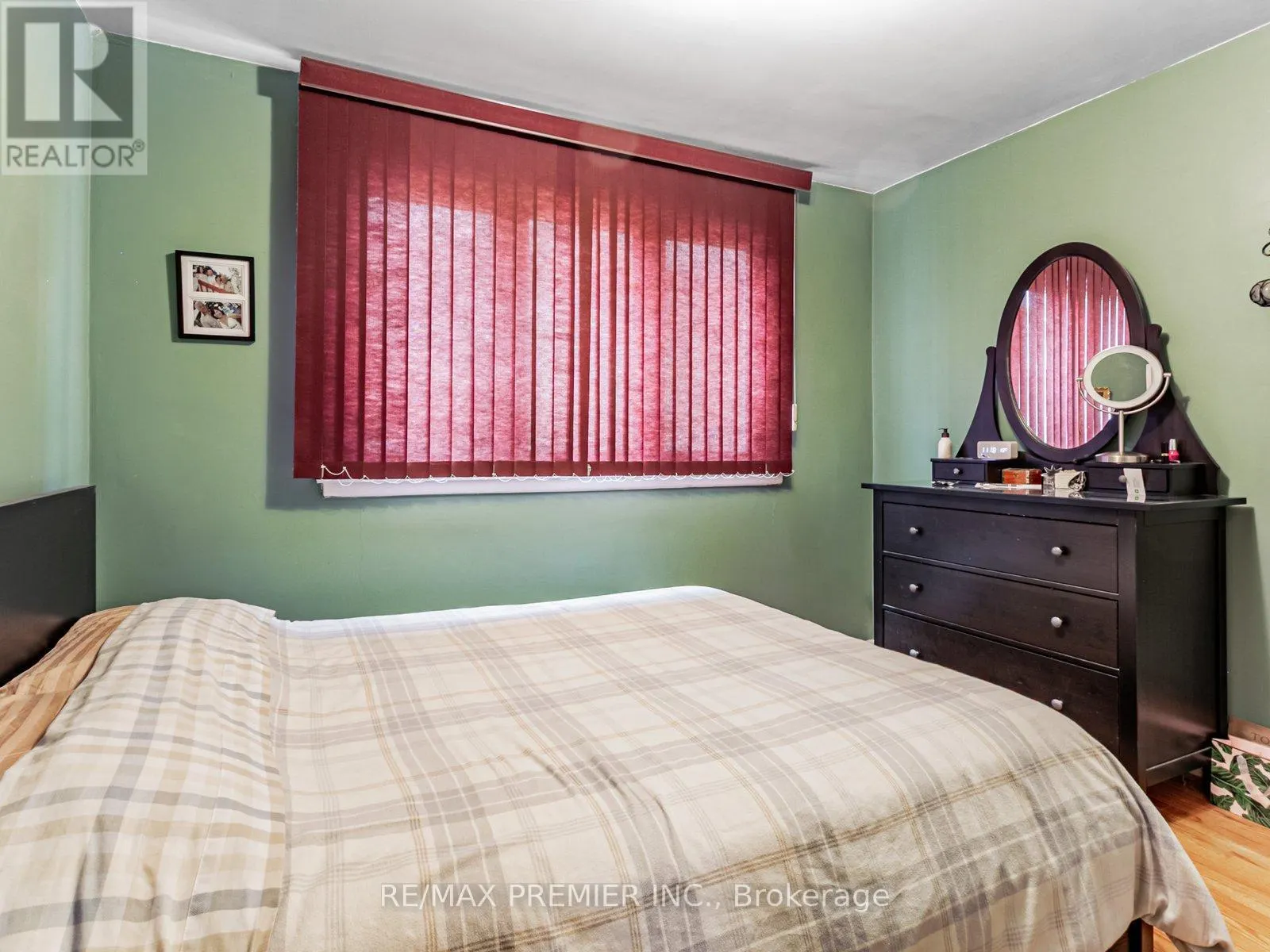 32 GENTHORN AVENUE