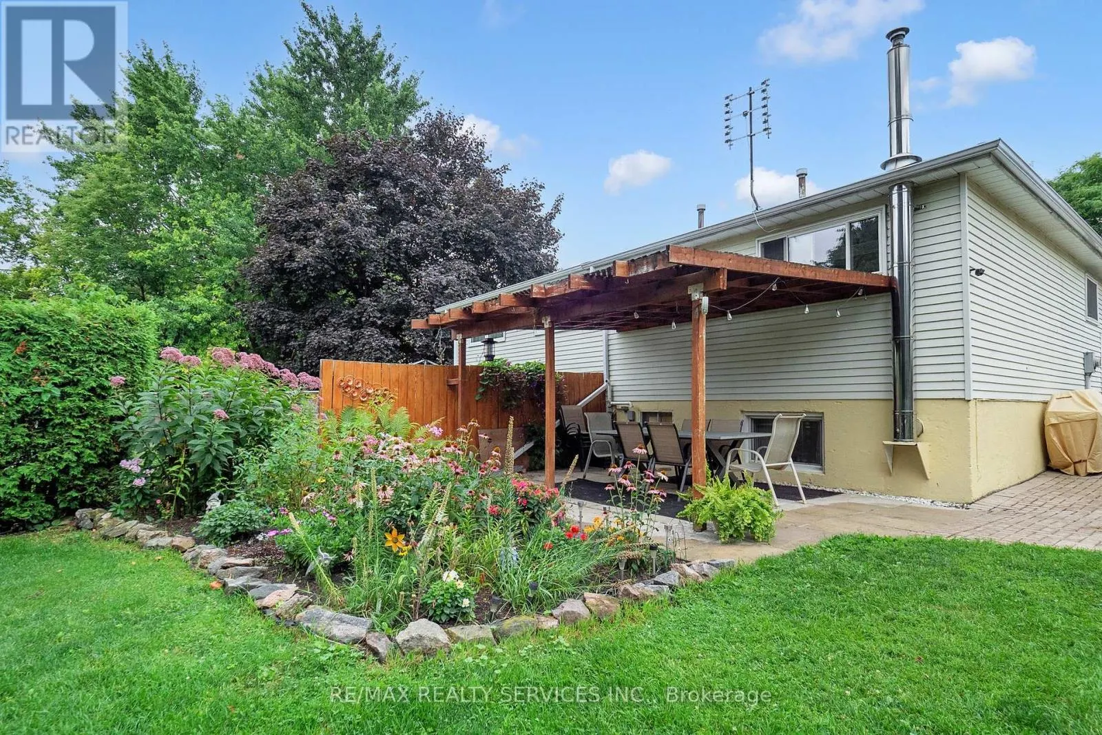 10 MINTON PLACE