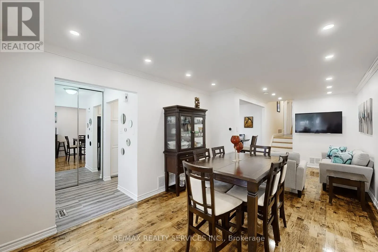 10 MINTON PLACE