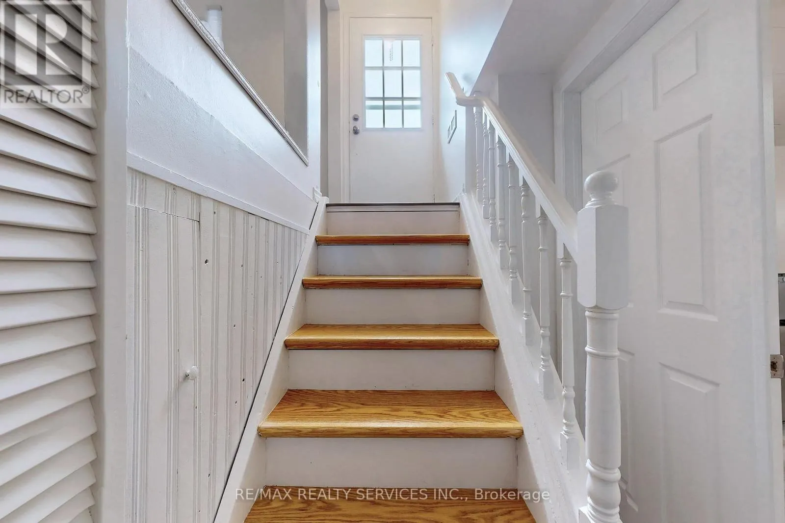 10 MINTON PLACE