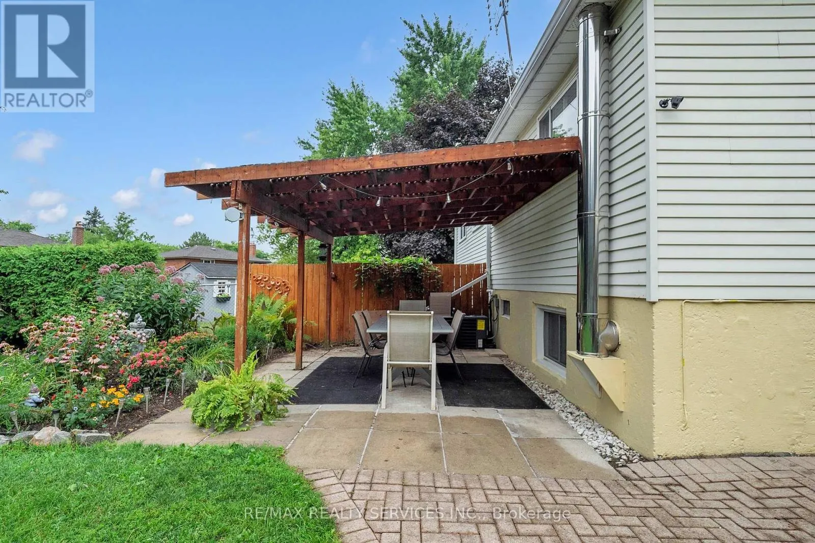 10 MINTON PLACE