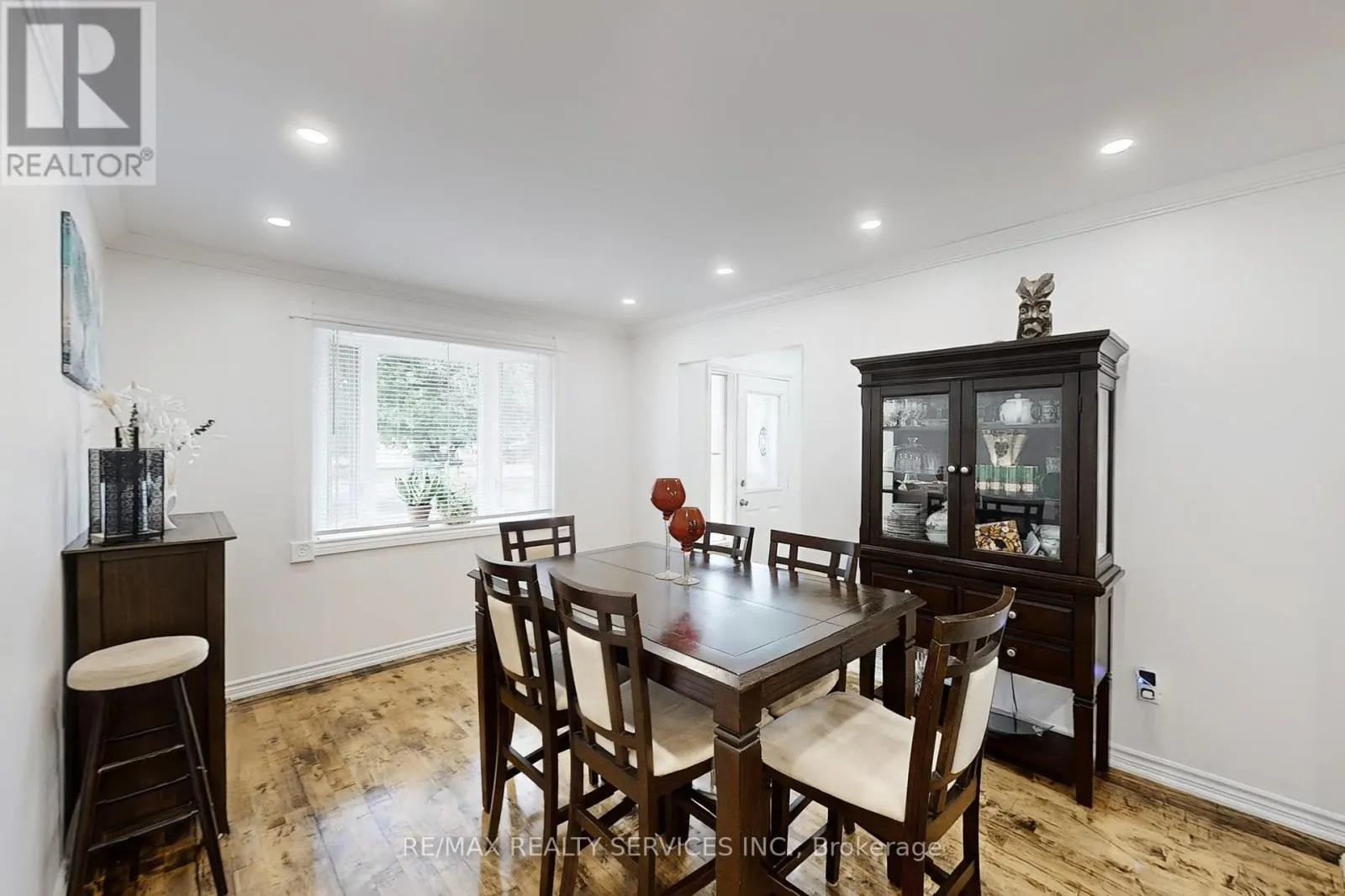 10 MINTON PLACE