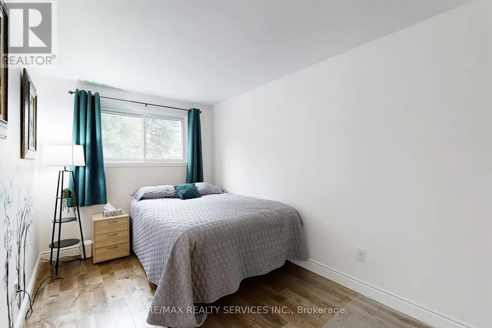 10 MINTON PLACE