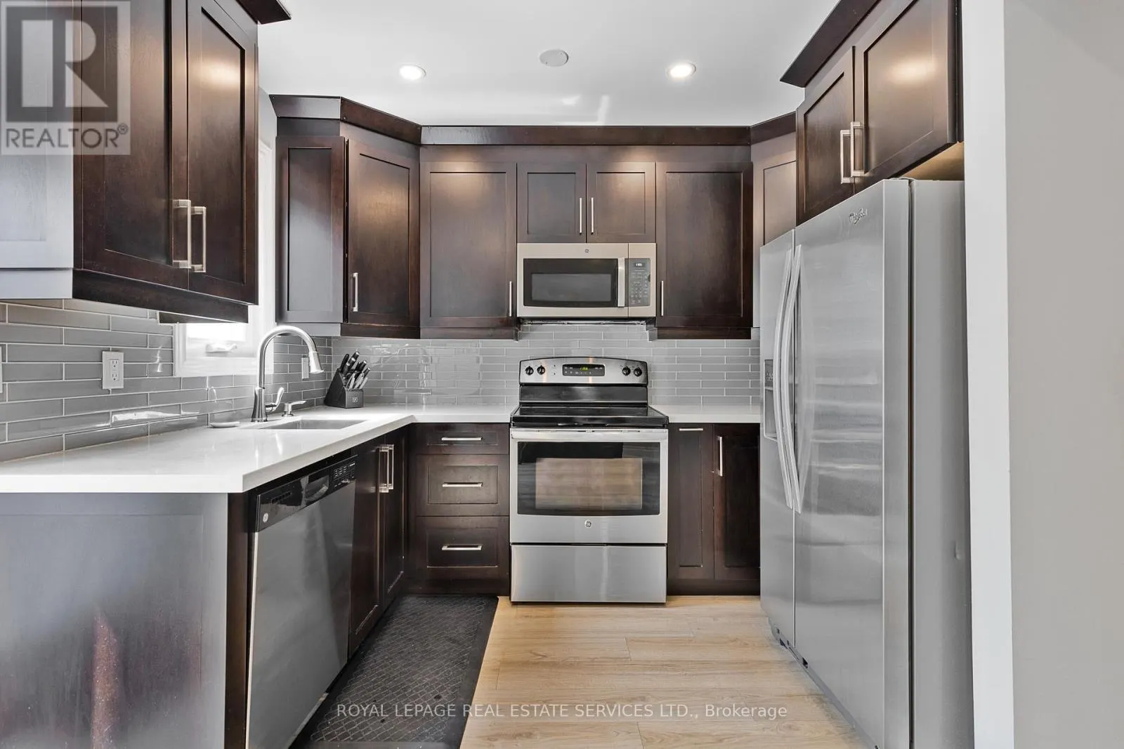 217 - 895 MAPLE AVENUE