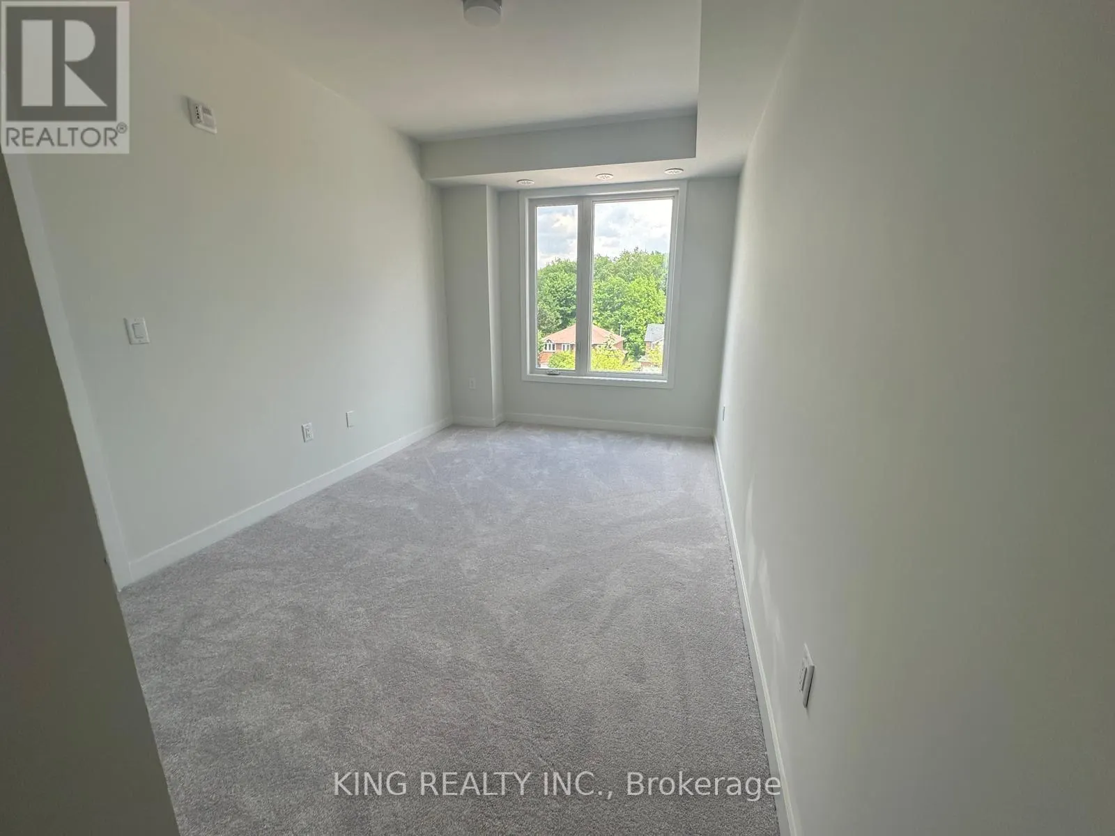 15 - 3566 COLONIAL DRIVE