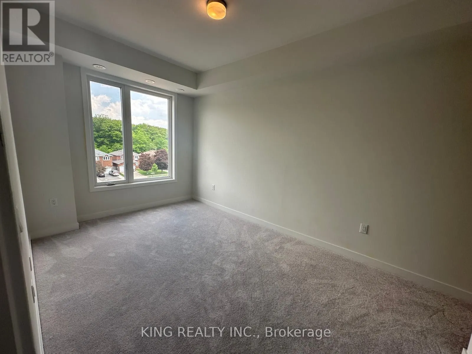 15 - 3566 COLONIAL DRIVE