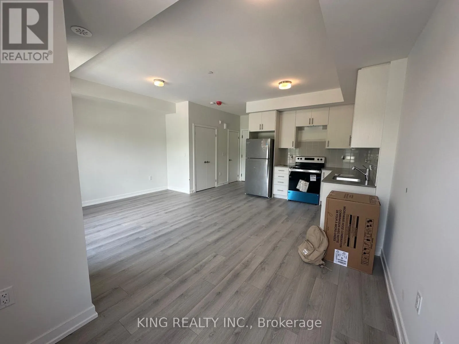 15 - 3566 COLONIAL DRIVE