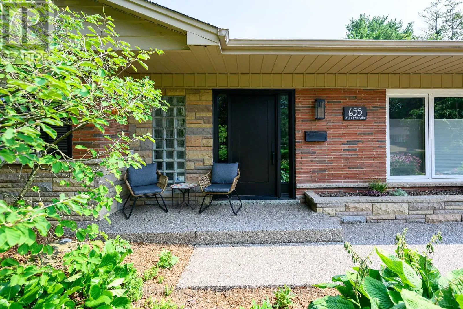 655 GAYNE BOULEVARD