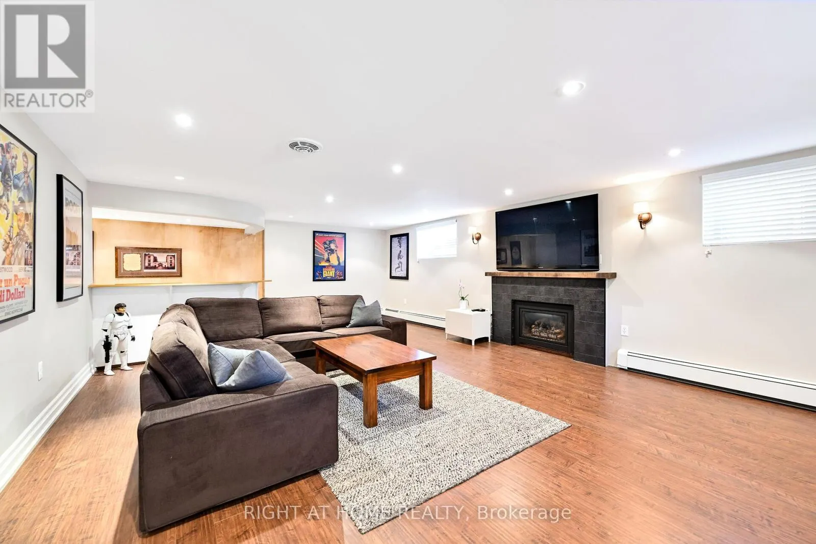 655 GAYNE BOULEVARD