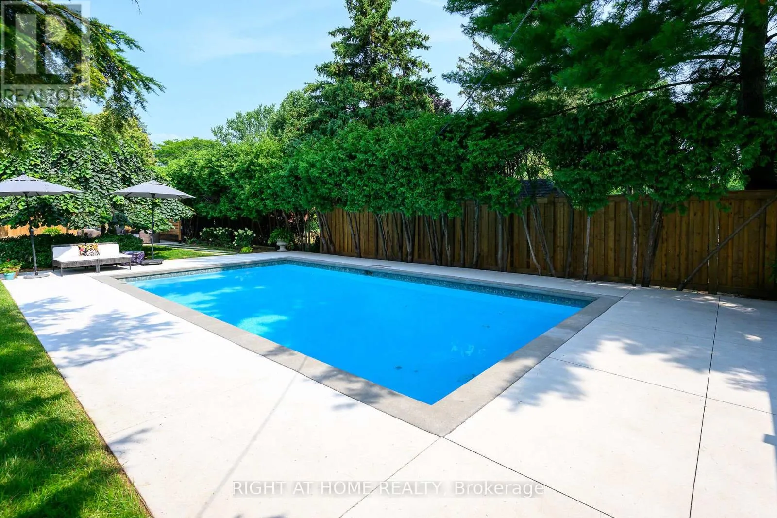 655 GAYNE BOULEVARD