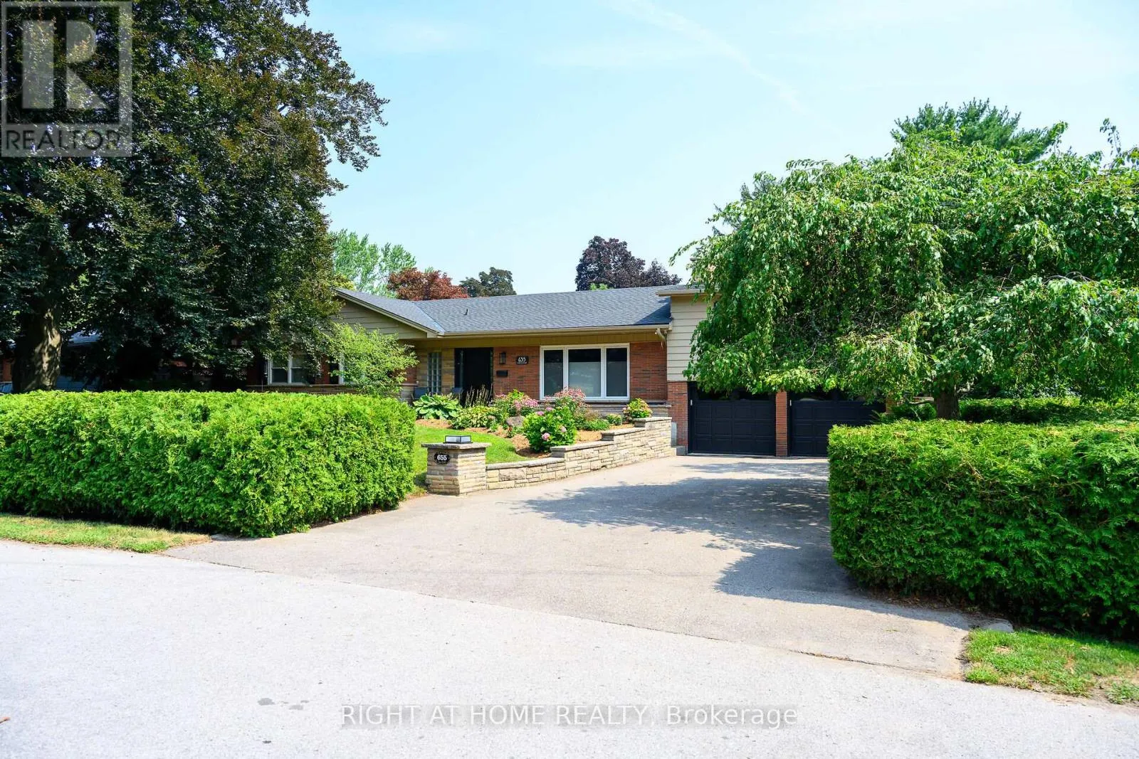 655 GAYNE BOULEVARD