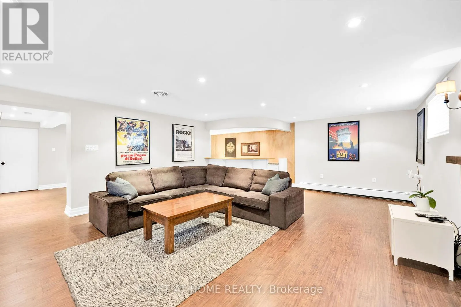 655 GAYNE BOULEVARD