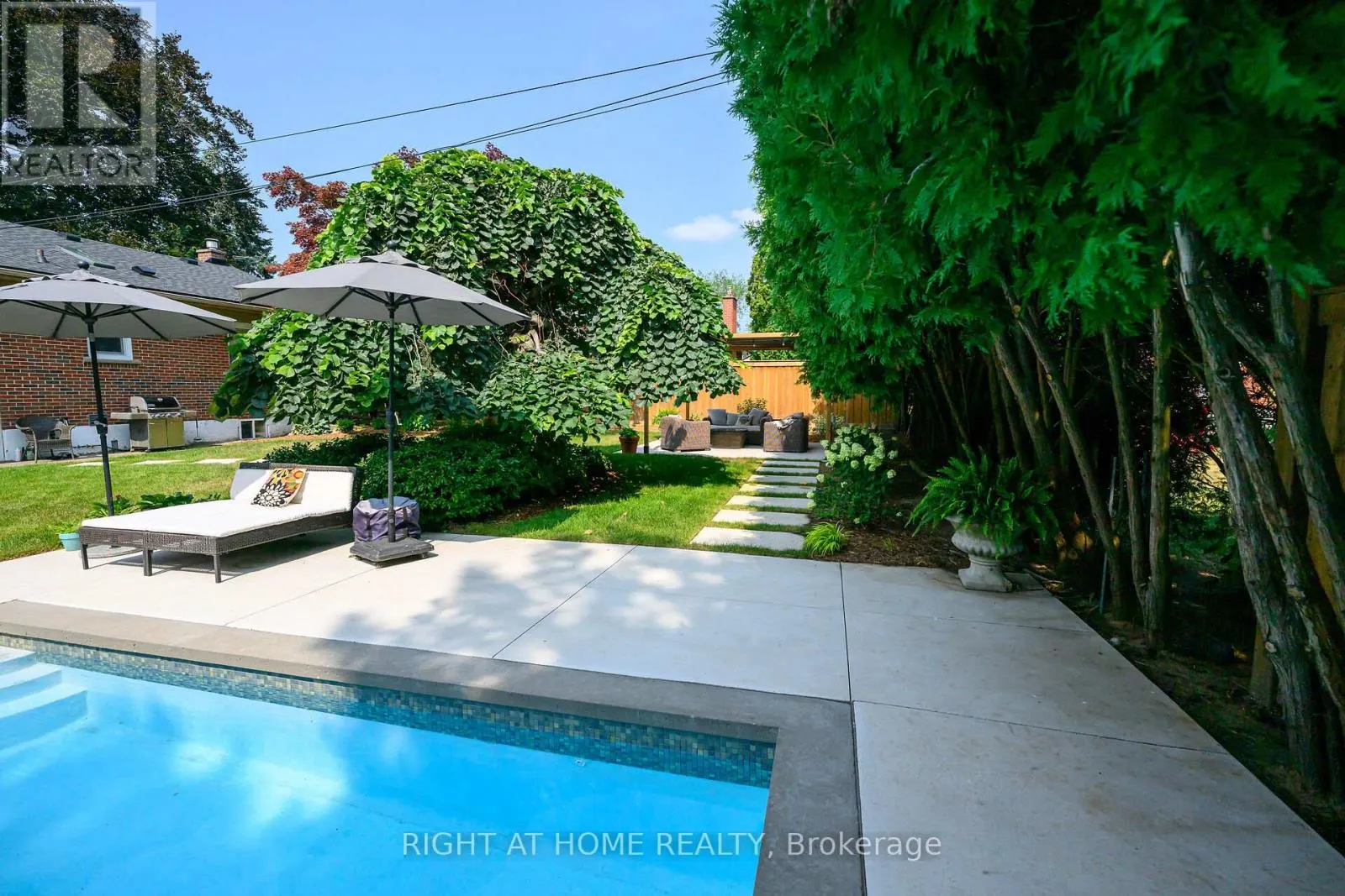 655 GAYNE BOULEVARD