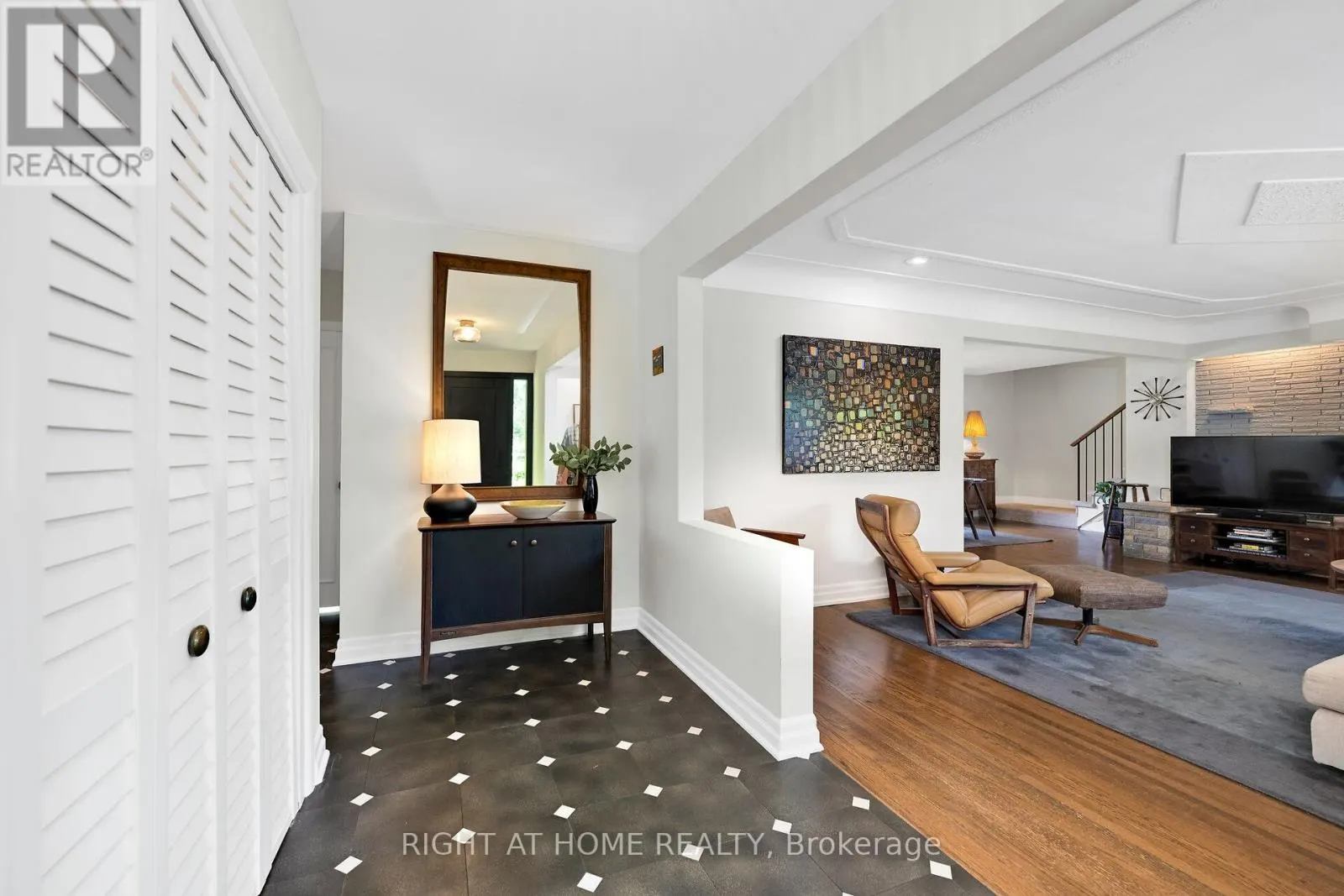 655 GAYNE BOULEVARD