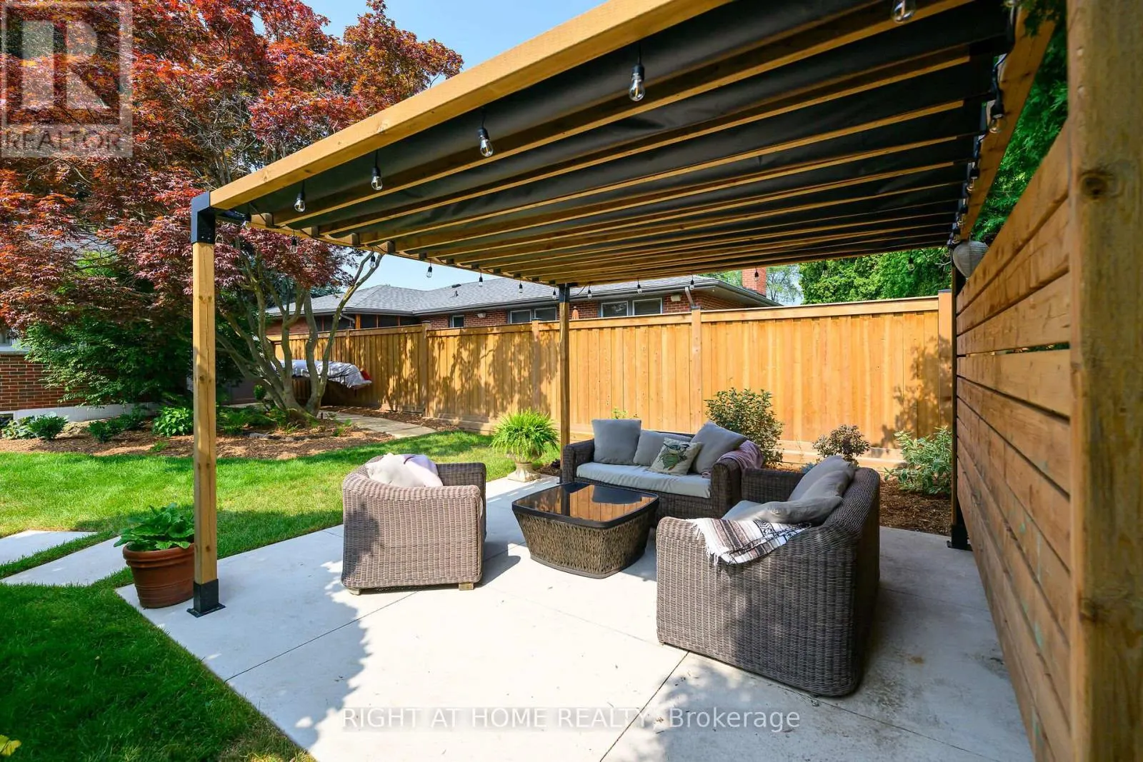 655 GAYNE BOULEVARD